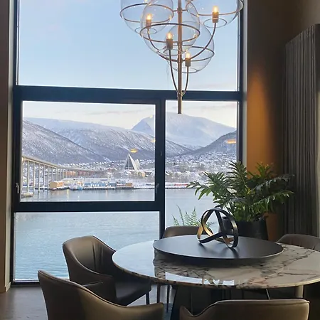 アパート Vindlys Luxury Penthouse トロムソ
