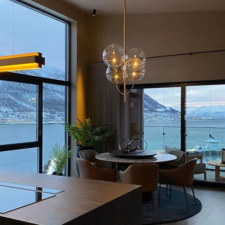 Vindlys Luxury Penthouse アパート *